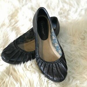 BareTraps brand new flats. Size 8.